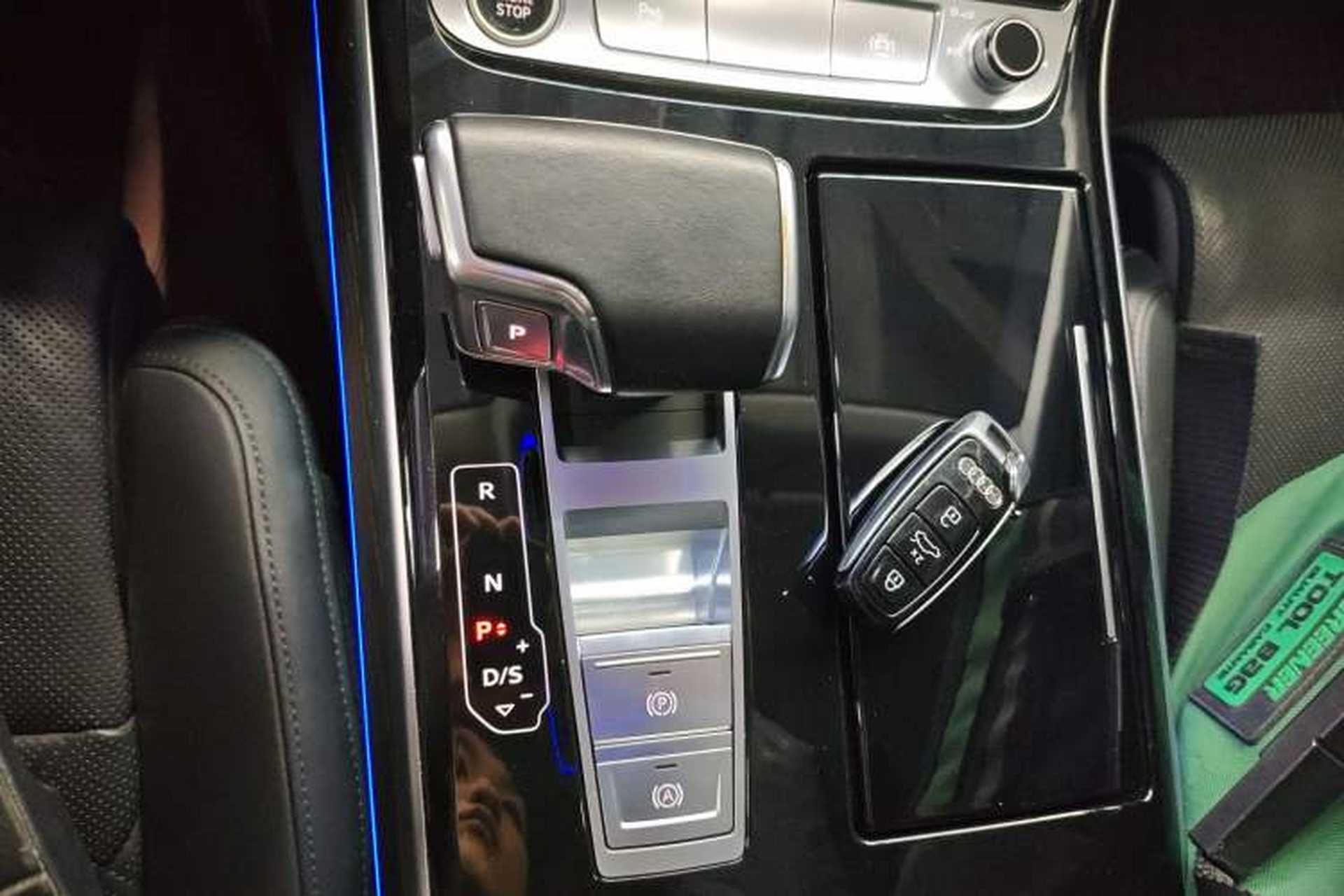 Used Audi A8 2022 A8L 50 TFSI quattro Comfort Edition Collector's Model Gear Lever