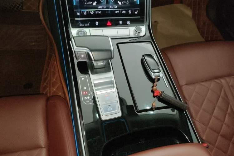 Used Audi A8 2022 A8L 50 TFSI quattro Comfort Edition Collector's Model Gear Lever