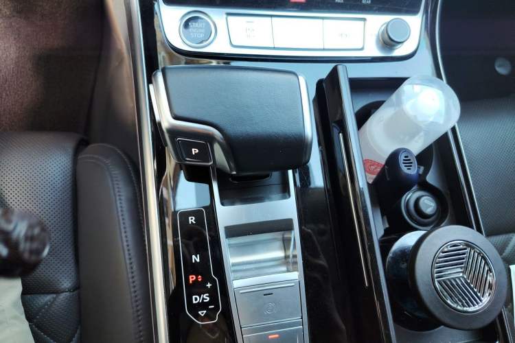 Used Audi A8 2022 A8L 50 TFSI quattro Comfort Edition Collector's Model Gear Lever