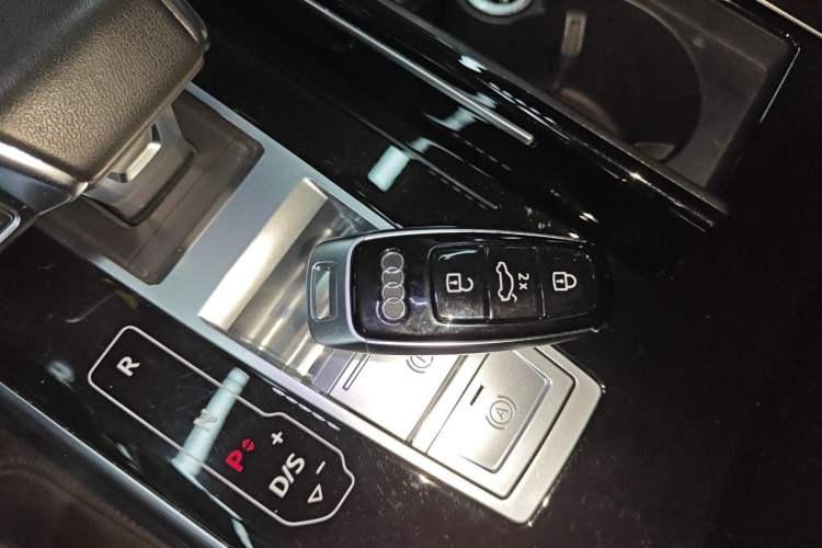 Used Audi A8 2022 A8L 50 TFSI quattro Comfort Edition Collector's Model Interior 1