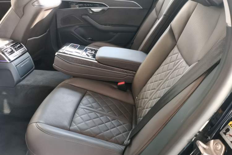 Used Audi A8 2022 A8L 50 TFSI quattro Comfort Edition Collector's Model Interior 4