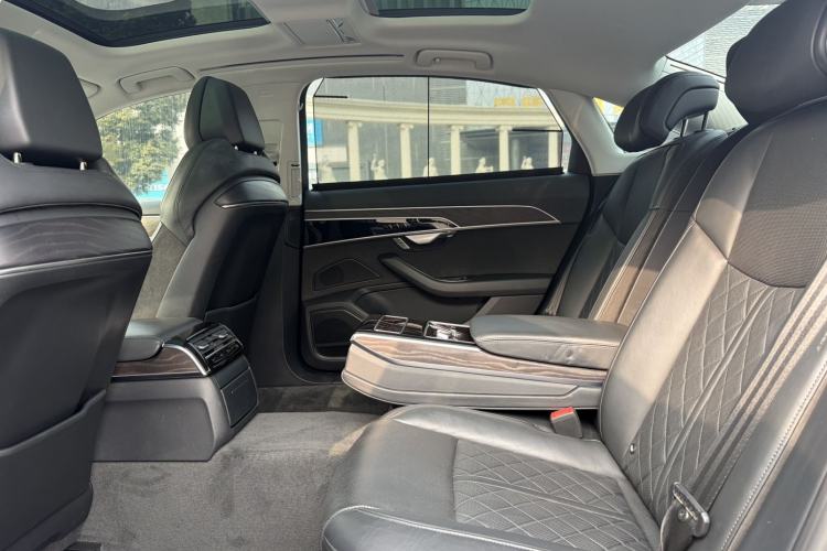 Used Audi A8 2022 A8L 50 TFSI quattro Comfort Edition Collector's Model Interior 4