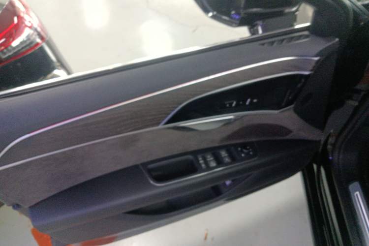 Used Audi A8 2022 A8L 50 TFSI quattro Comfort Edition Collector's Model Interior 7