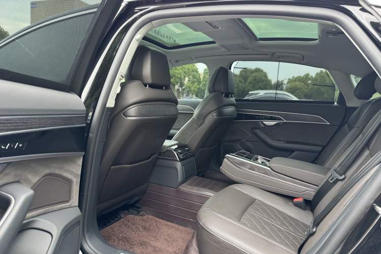 Used Audi A8 2022 A8L 50 TFSI quattro Comfort Edition Collector's Model Interior 8