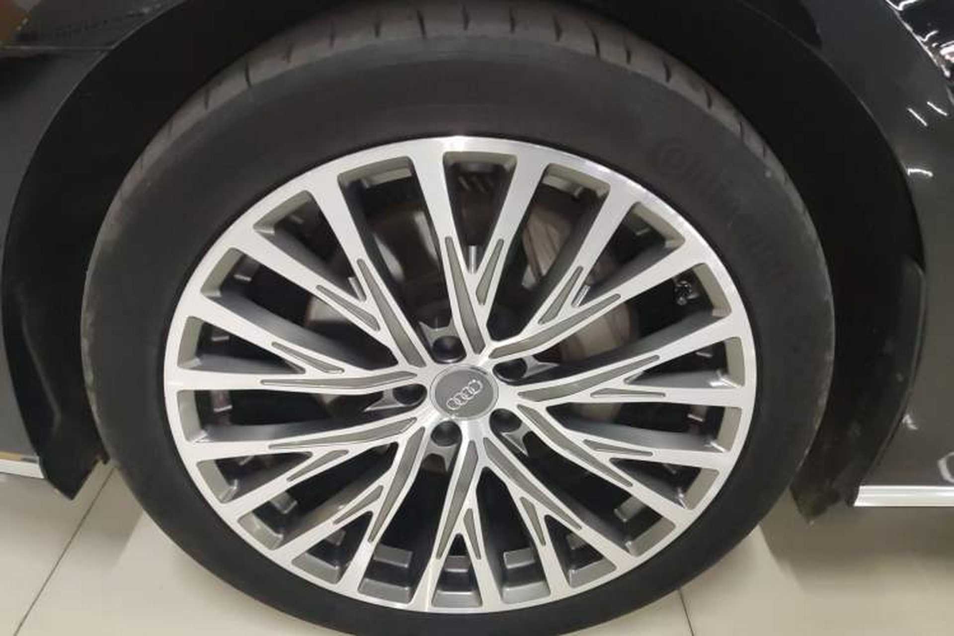 Used Audi A8 2022 A8L 50 TFSI quattro Comfort Edition Collector's Model Left Front Wheel Hub