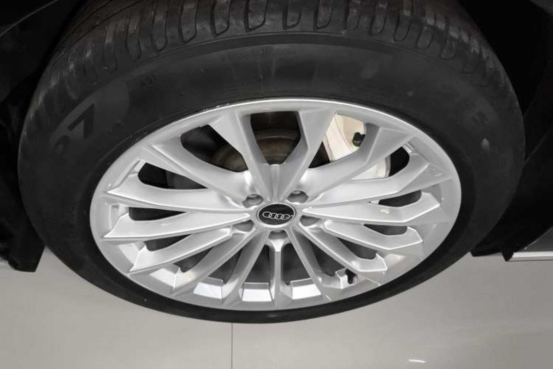Used Audi A8 2022 A8L 50 TFSI quattro Comfort Edition Collector's Model Left Front Wheel Hub