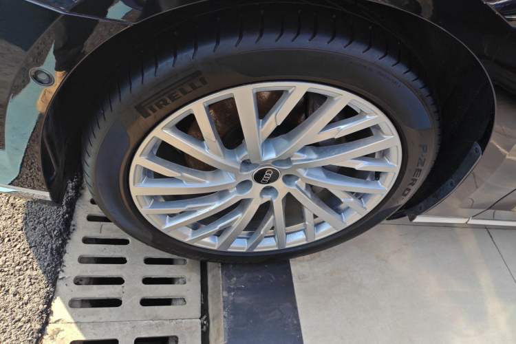 Used Audi A8 2022 A8L 50 TFSI quattro Luxury Collection Edition Left Front Wheel Hub