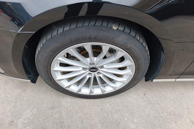 Used Audi A8 2022 A8L 50 TFSI quattro Comfort Edition Collector's Model Left Front Wheel Hub