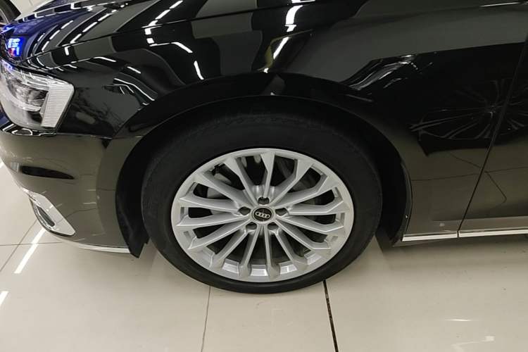 Used Audi A8 2022 A8L 50 TFSI quattro Comfort Edition Collector's Model Left Front Wheel Hub