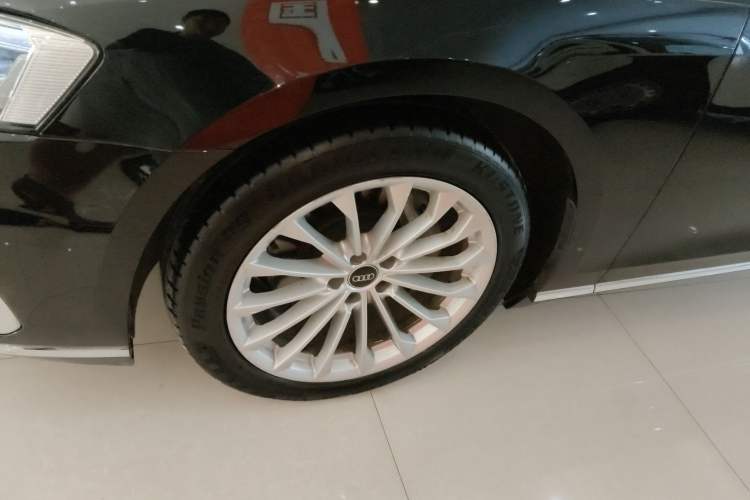 Used Audi A8 2022 A8L 50 TFSI quattro Comfort Edition Collector's Model Left Front Wheel Hub
