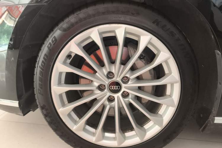 Used Audi A8 2022 A8L 50 TFSI quattro Comfort Edition Collector's Model Left Front Wheel Hub