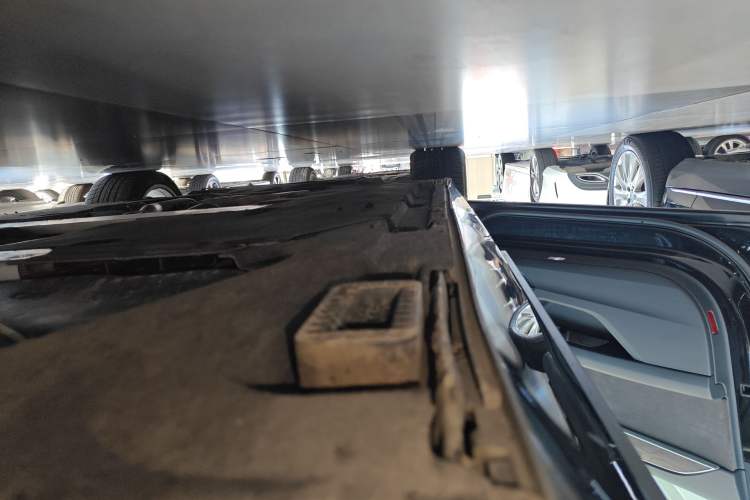 Used Audi A8 2022 A8L 50 TFSI quattro Comfort Edition Collector's Model Left Side Sill