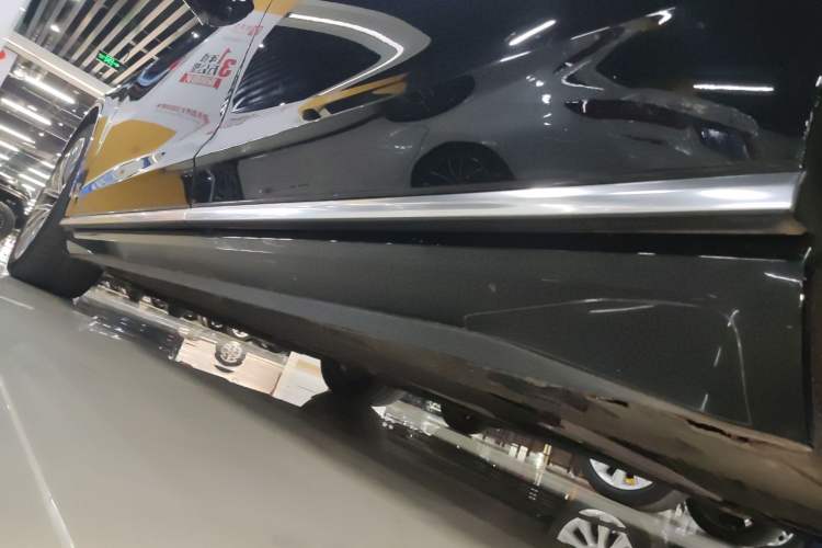 Used Audi A8 2022 A8L 50 TFSI quattro Comfort Edition Collector's Model Left Side Sill