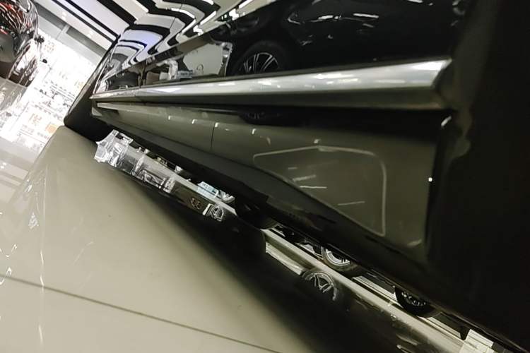 Used Audi A8 2022 A8L 50 TFSI quattro Comfort Edition Collector's Model Left Side Sill