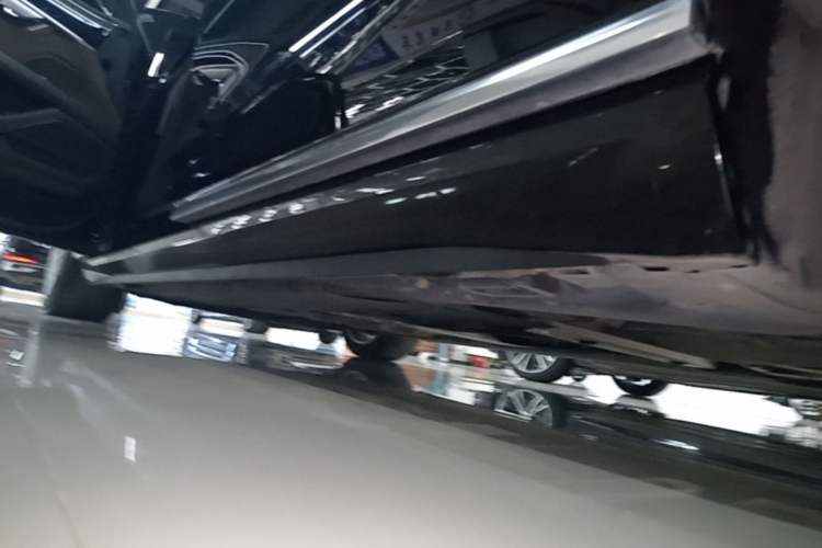 Used Audi A8 2022 A8L 50 TFSI quattro Comfort Edition Collector's Model Left Side Sill