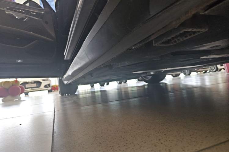 Used Audi A8 2022 A8L 50 TFSI quattro Comfort Edition Collector's Model Left Side Sill