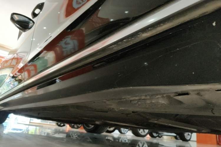 Used Audi A8 2022 A8L 50 TFSI quattro Comfort Edition Collector's Model Left Side Sill