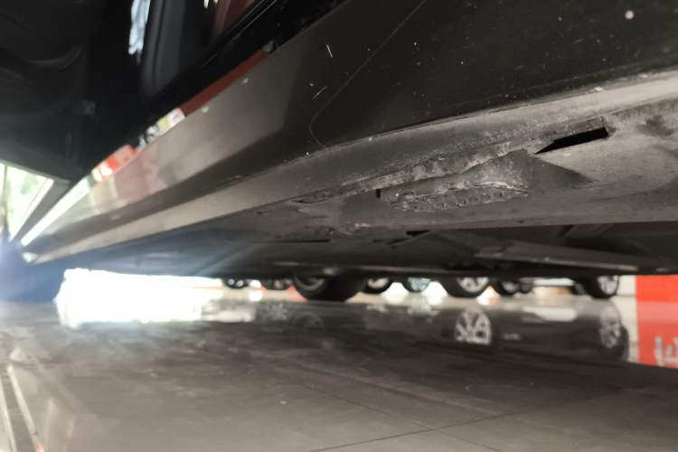 Used Audi A8 2022 A8L 50 TFSI quattro Comfort Edition Collector's Model Left Side Sill