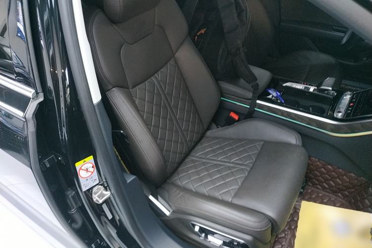 Used Audi A8 2022 A8L 50 TFSI quattro Comfort Edition Collector's Model Right Front Seat
