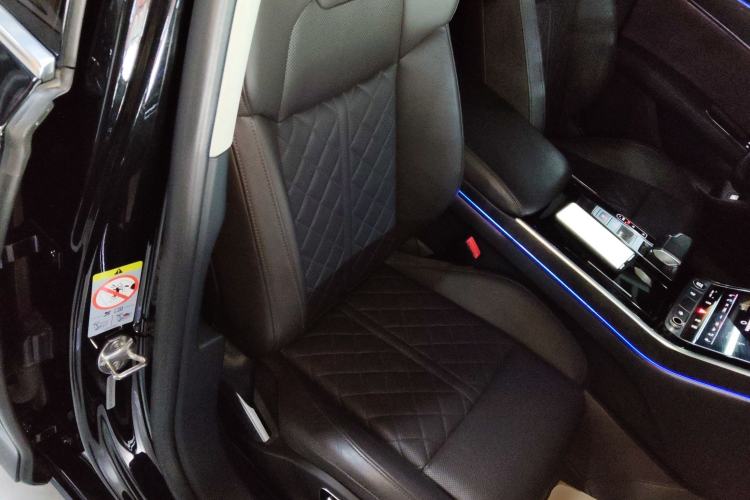 Used Audi A8 2022 A8L 50 TFSI quattro Comfort Edition Collector's Model Right Front Seat