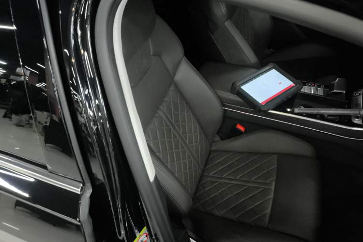 Used Audi A8 2022 A8L 50 TFSI quattro Comfort Edition Collector's Model Right Front Seat