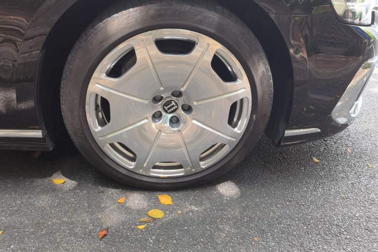 Used Audi A8 2022 A8L Horch Founder's Edition Legendary Model Right Front Wheel Hub