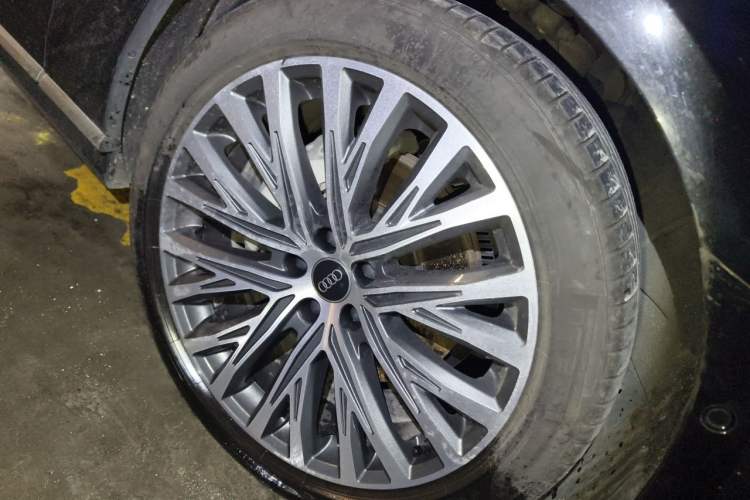 Used Audi A8 2022 A8L 50 TFSI quattro Luxury Collection Edition Right Front Wheel Hub