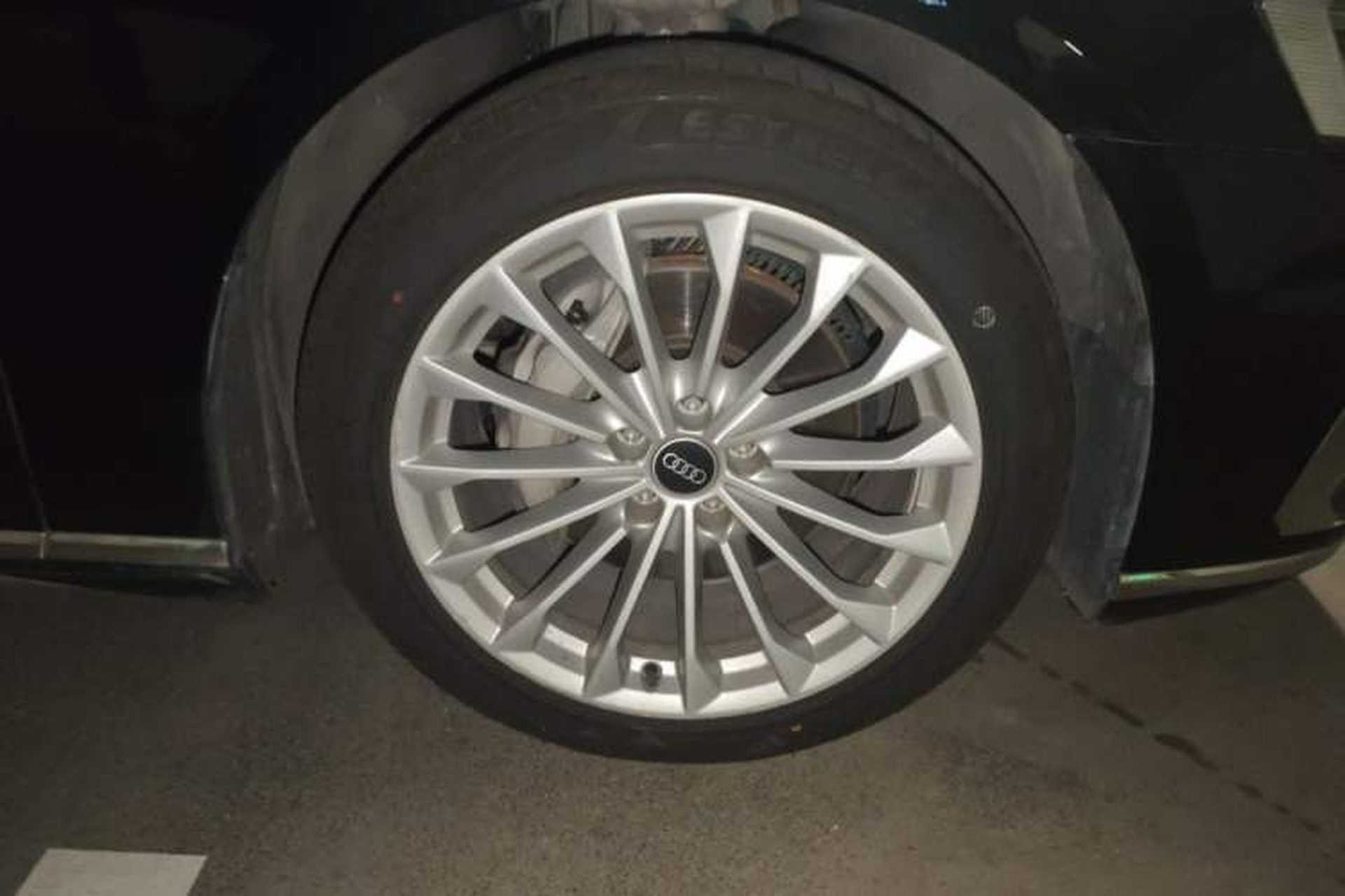 Used Audi A8 2022 A8L 50 TFSI quattro Comfort Edition Collector's Model Right Front Wheel Hub
