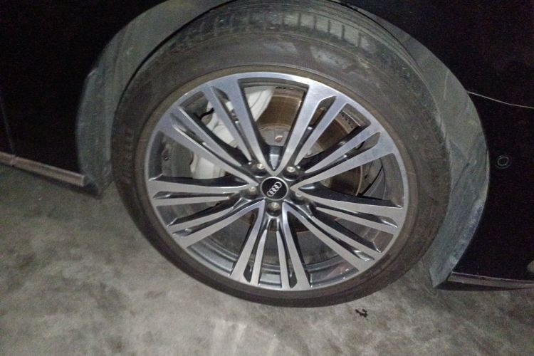 Used Audi A8 2022 A8L 55 TFSI quattro Prestige Collection Edition Right Front Wheel Hub