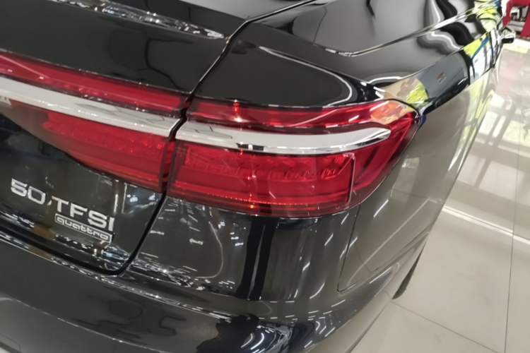 Used Audi A8 2022 A8L 50 TFSI quattro Comfort Edition Collector's Model Right Rear Taillight