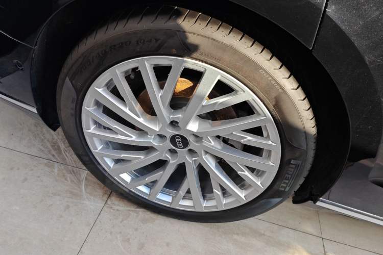 Used Audi A8 2022 A8L 50 TFSI quattro Luxury Collection Edition Right Rear Wheel Hub