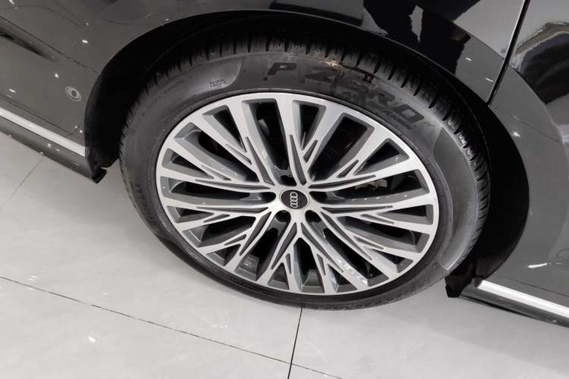 Used Audi A8 2022 A8L 50 TFSI quattro Comfort Edition Collector's Model Right Rear Wheel Hub