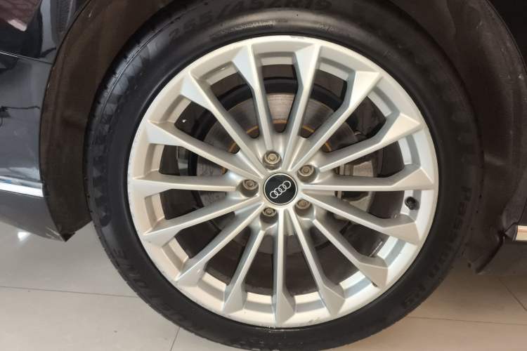 Used Audi A8 2022 A8L 50 TFSI quattro Comfort Edition Collector's Model Right Rear Wheel Hub