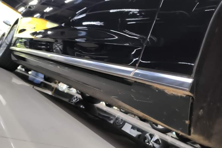 Used Audi A8 2022 A8L 50 TFSI quattro Comfort Edition Collector's Model Right Side Sill