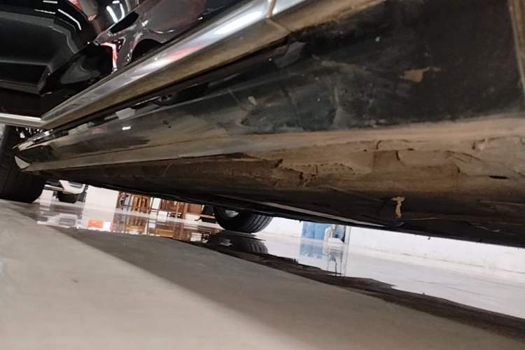 Used Audi A8 2022 A8L 50 TFSI quattro Comfort Edition Collector's Model Right Side Sill