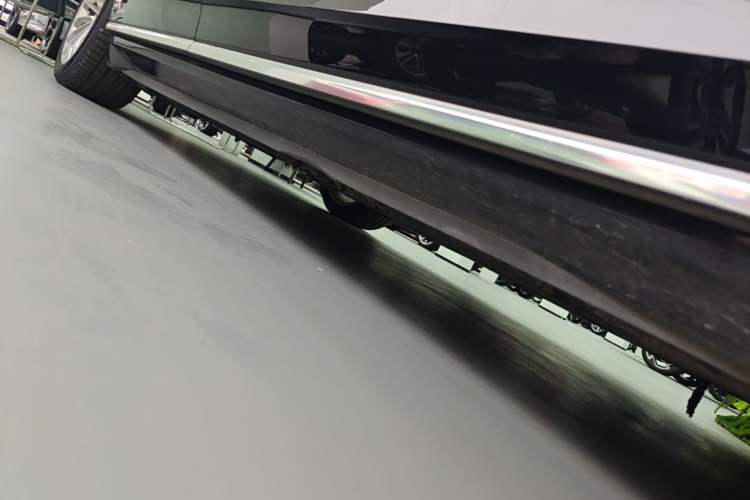 Used Audi A8 2022 A8L 50 TFSI quattro Comfort Edition Collector's Model Right Side Sill
