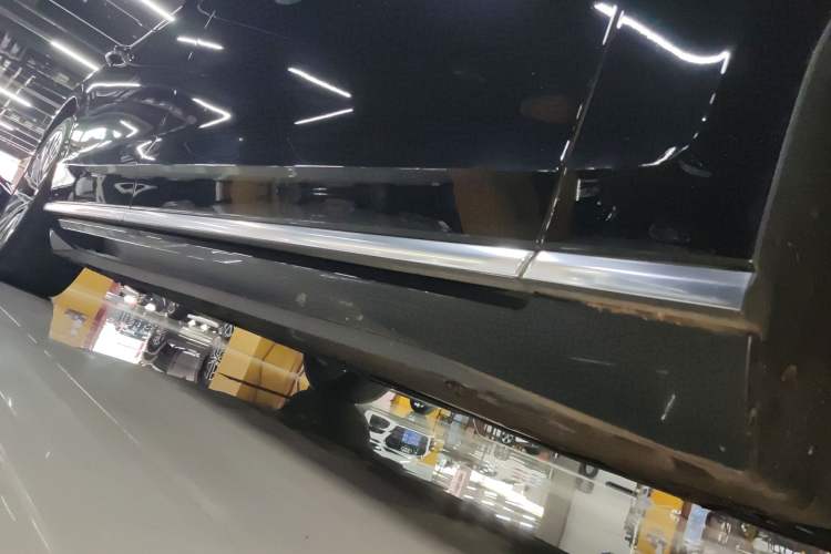 Used Audi A8 2022 A8L 50 TFSI quattro Comfort Edition Collector's Model Right Side Sill