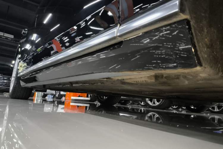 Used Audi A8 2022 A8L 50 TFSI quattro Comfort Edition Collector's Model Right Side Sill