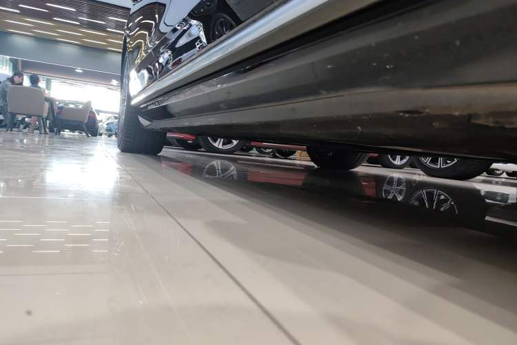 Used Audi A8 2022 A8L 50 TFSI quattro Comfort Edition Collector's Model Right Side Sill