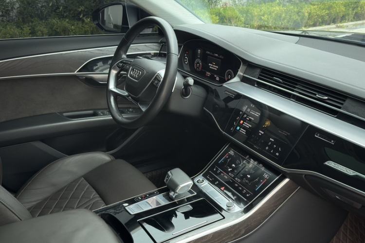 Used Audi A8 2022 A8L 50 TFSI quattro Comfort Edition Collector's Model Steering Wheel