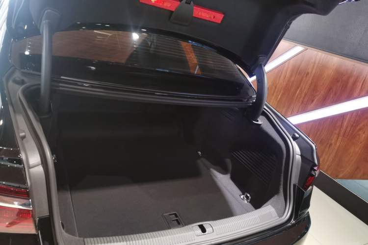 Used Audi A8 2022 A8L 50 TFSI quattro Comfort Edition Collector's Model Trunk