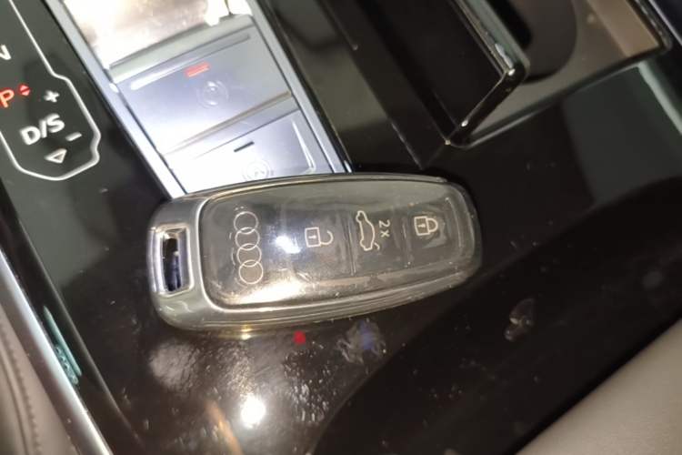 Used Audi A8 2022 A8L 50 TFSI quattro Comfort Edition Collector's Model Vehicle Key