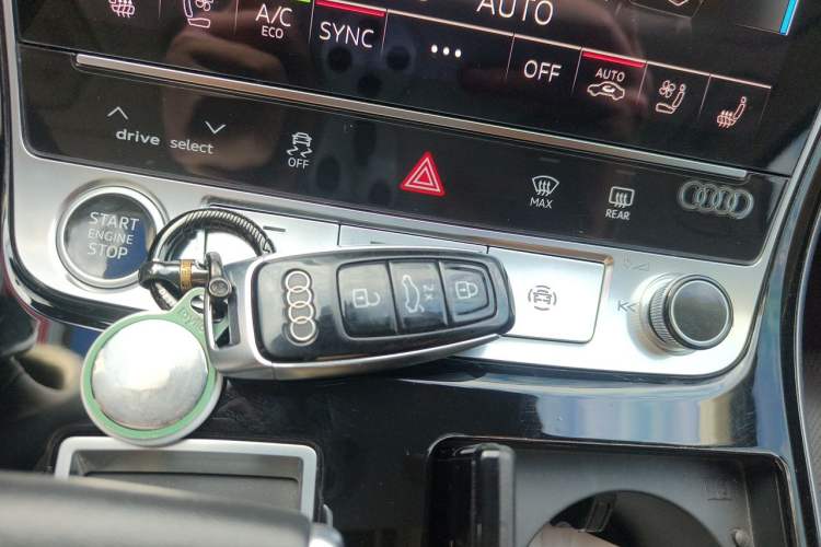 Used Audi A8 2022 A8L 55 TFSI quattro Luxury Edition Collector's Model Vehicle Key