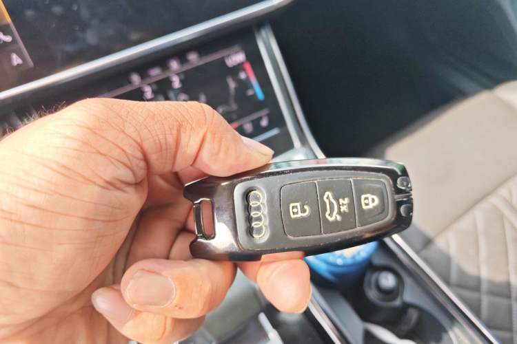 Used Audi A8 2022 A8L 50 TFSI quattro Comfort Edition Collector's Model Vehicle Key