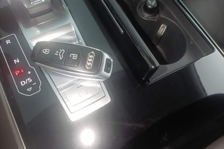 Used Audi A8 2022 A8L 50 TFSI quattro Comfort Edition Collector's Model Vehicle Key