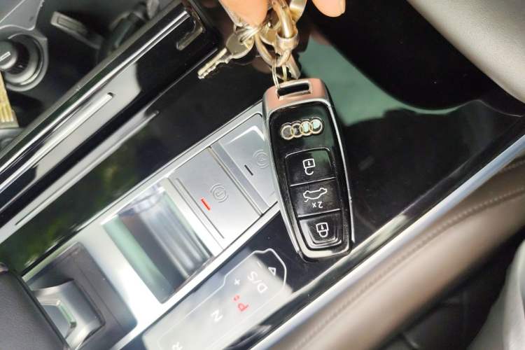 Used Audi A8 2022 A8L 55 TFSI quattro Luxury Edition Collector's Model Vehicle Key