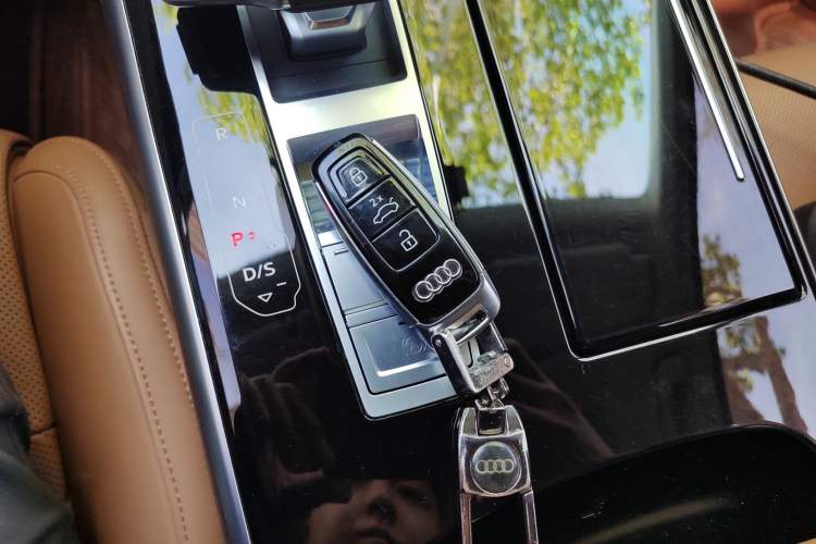 Used Audi A8 2022 A8L 50 TFSI quattro Comfort Edition Collector's Model Vehicle Key