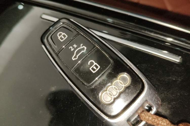 Used Audi A8 2022 A8L 50 TFSI quattro Comfort Edition Collector's Model Vehicle Key