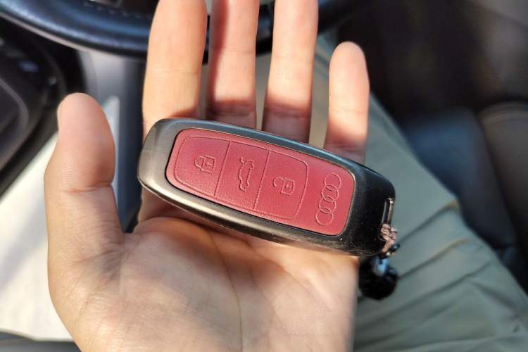 Used Audi A8 2022 A8L 50 TFSI quattro Comfort Edition Collector's Model Vehicle Key
