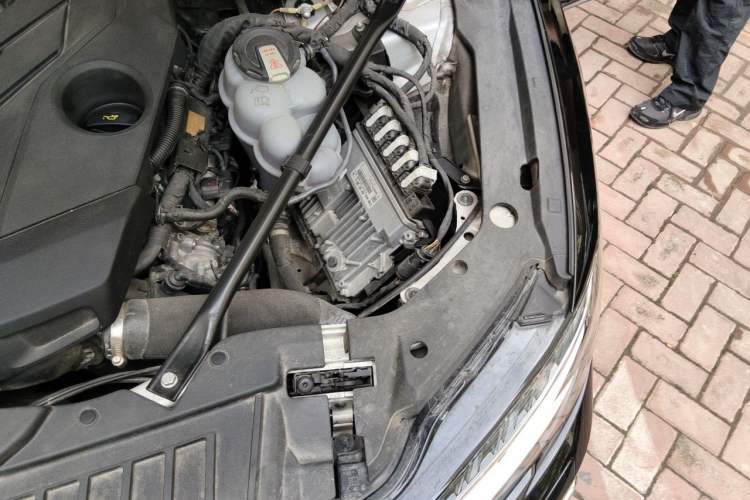 Used Audi A8 2022 A8L Horch Founder's Edition Legendary Model Engine Bay Left